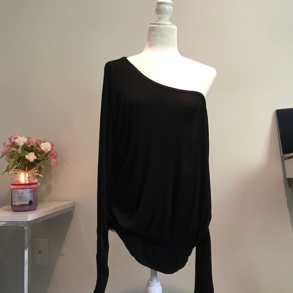 Forever 21 Tops - Forever 21 black off the shoulder long sleeve top